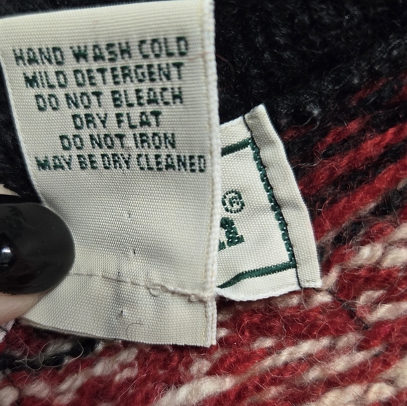 Vintage L.L. Bean red and white snowflake wool pullover sweater - Picture 10 of 10
